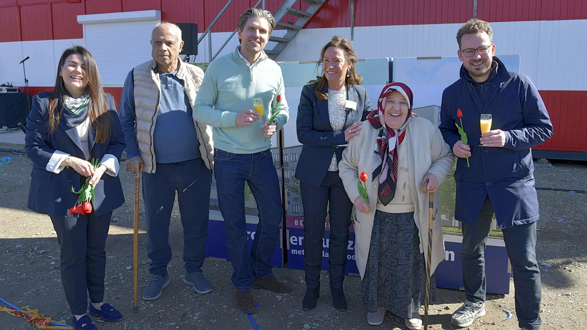 Bewoners, collega's en wethouders op de bouwplaats